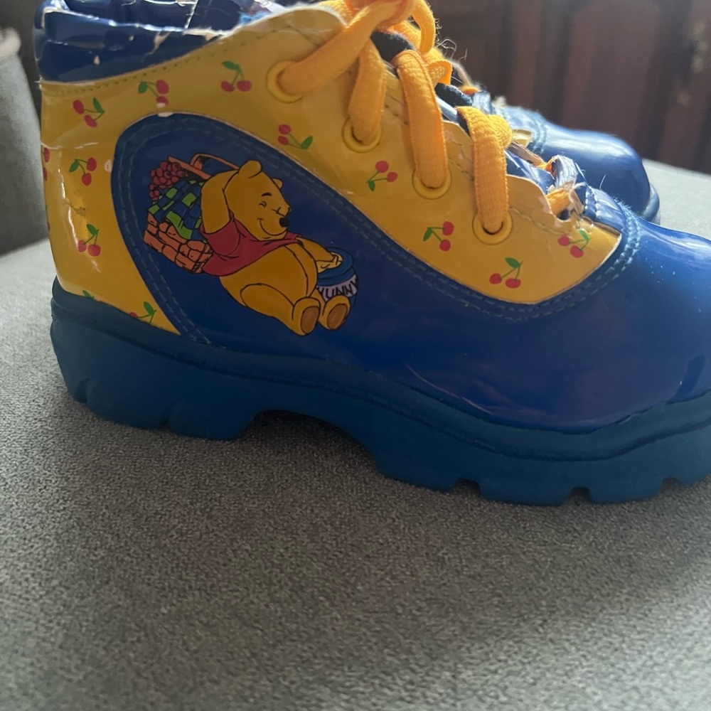Vintage Winnie the Pooh size 9 kids boots - Picture 9 of 9